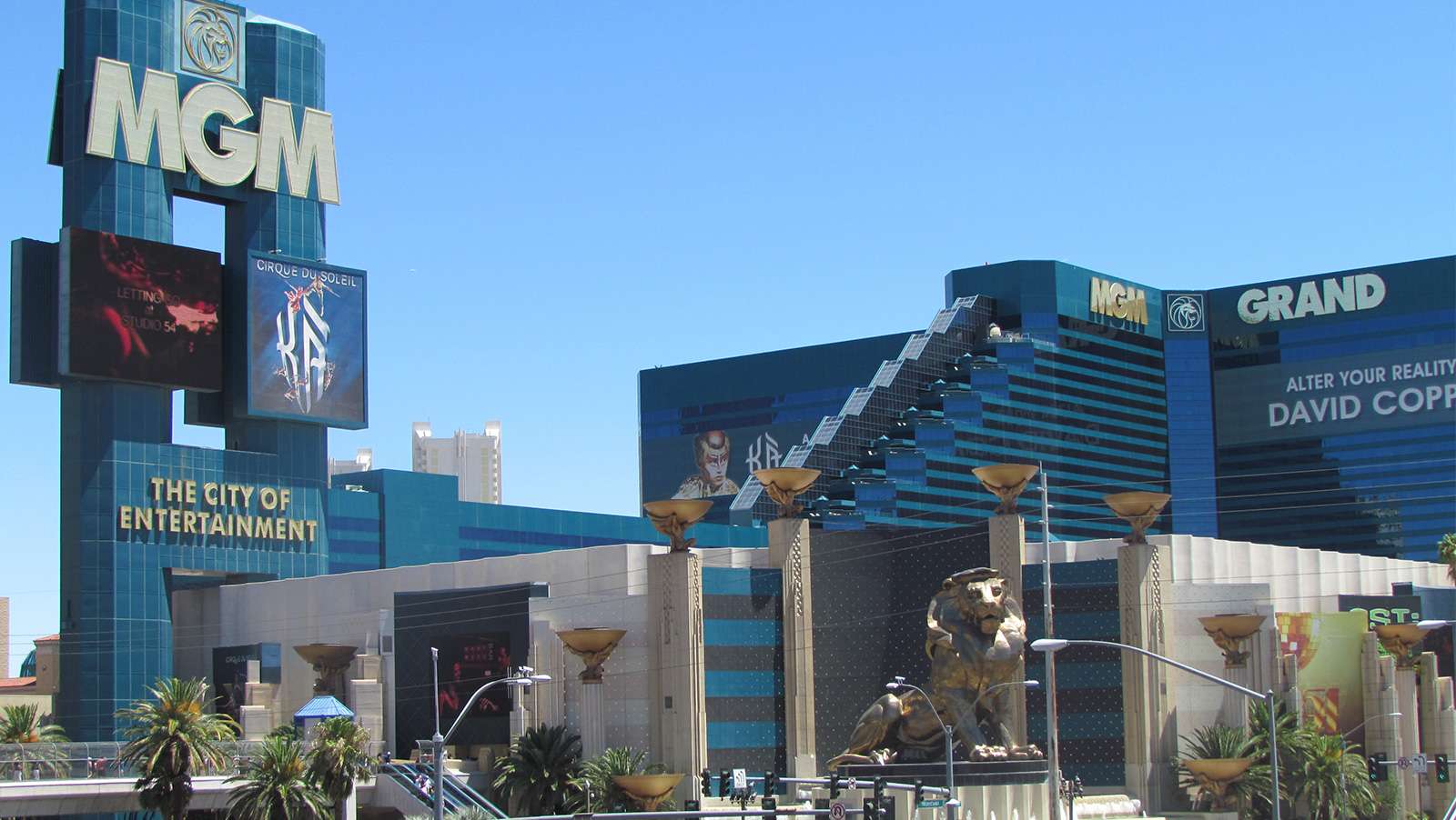 mgm-resorts-inks-637-5m-deal-reduce-real-estate-holdings
